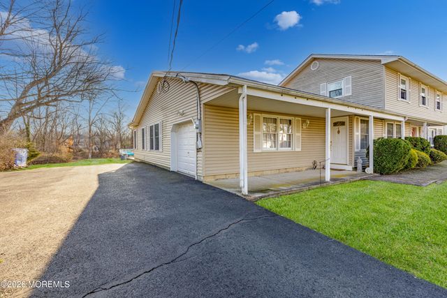 22 Burki Place, Freehold, NJ 07728