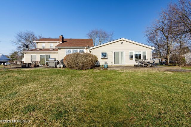 22 Burki Place, Freehold, NJ 07728