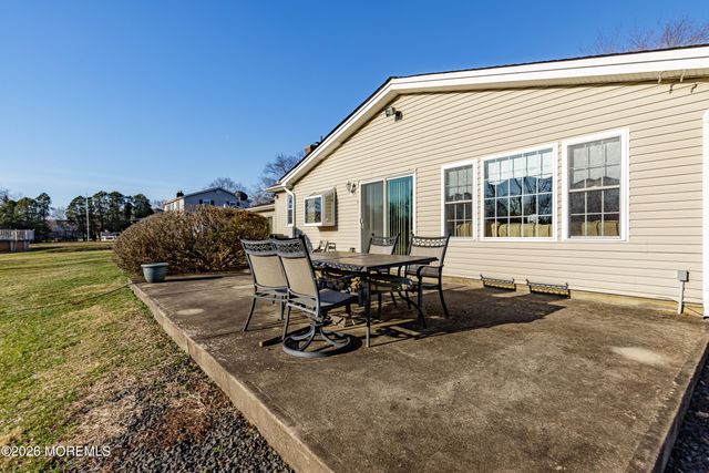 22 Burki Place, Freehold, NJ 07728