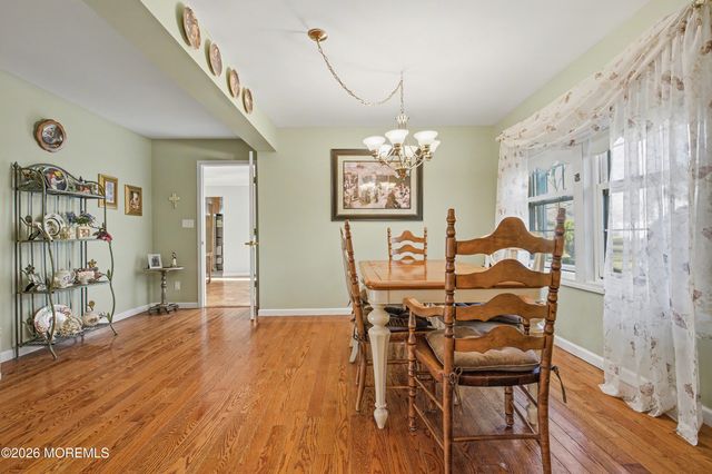 22 Burki Place, Freehold, NJ 07728