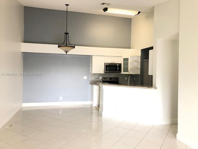 9999 Summerbreeze Dr 218, Sunrise, FL 33322