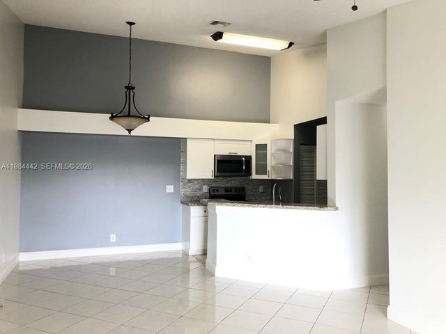 9999 Summerbreeze Dr 218, Sunrise, FL 33322