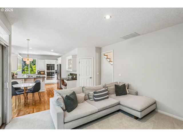 5516 Sw HAMILTON St, Portland, OR 97221