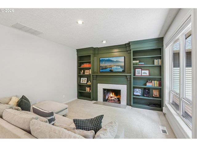 5516 Sw HAMILTON St, Portland, OR 97221