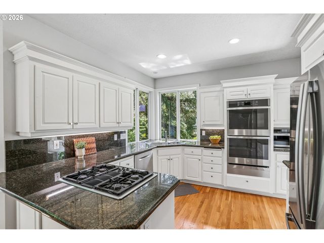 5516 Sw HAMILTON St, Portland, OR 97221