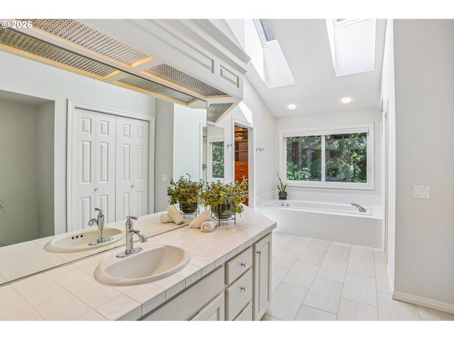 5516 Sw HAMILTON St, Portland, OR 97221