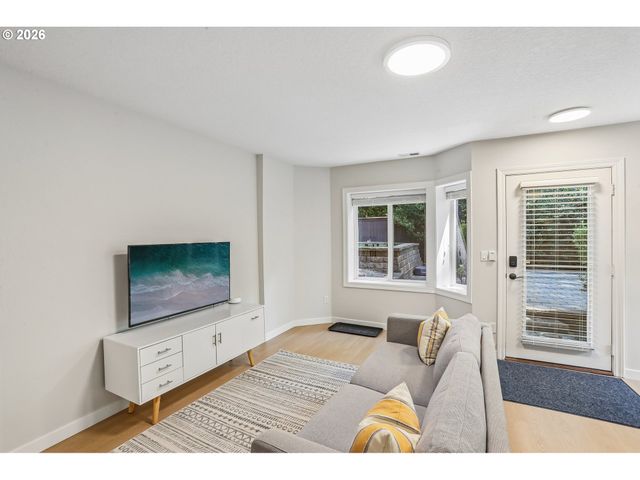5516 Sw HAMILTON St, Portland, OR 97221