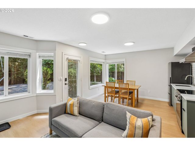 5516 Sw HAMILTON St, Portland, OR 97221