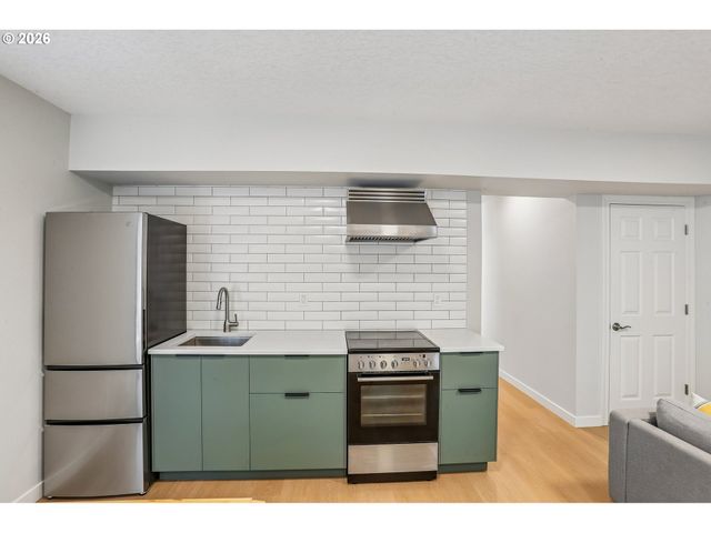 5516 Sw HAMILTON St, Portland, OR 97221