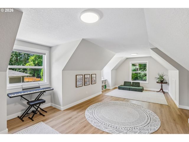 5516 Sw HAMILTON St, Portland, OR 97221