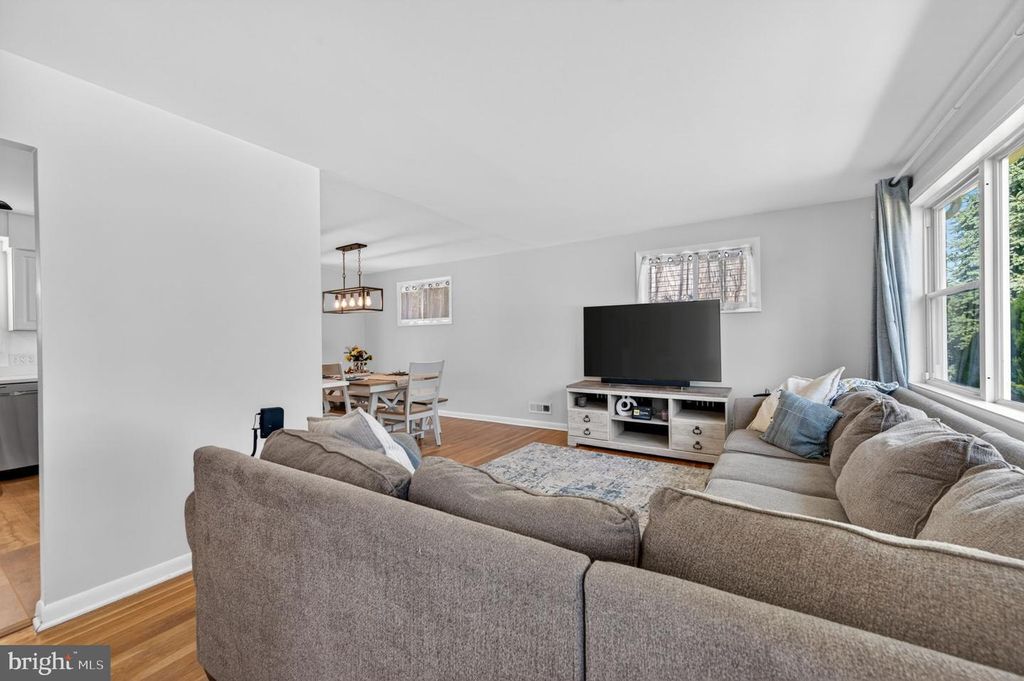 Image 11 of property listing at 9 HADDINGTON RD, Lutherville Timonium, MD 21093