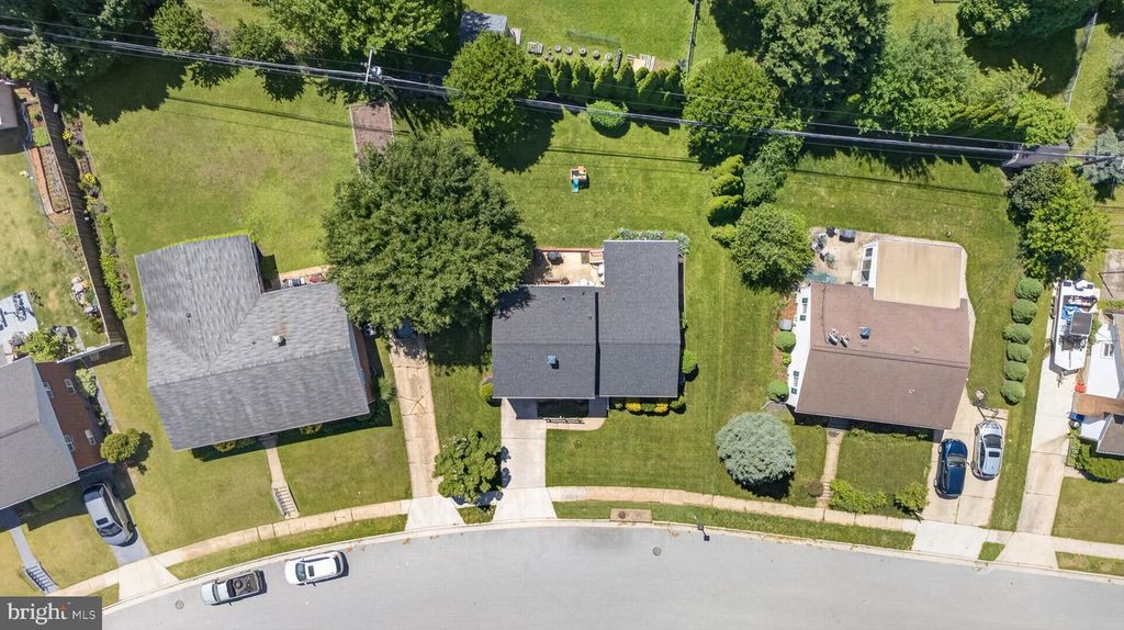 Image 7 of property listing at 9 HADDINGTON RD, Lutherville Timonium, MD 21093