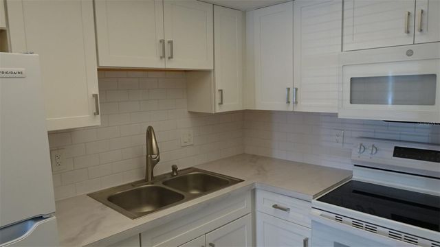 8100 DR MARTIN LUTHER KING JR STREET N 105, St Petersburg, FL 33702