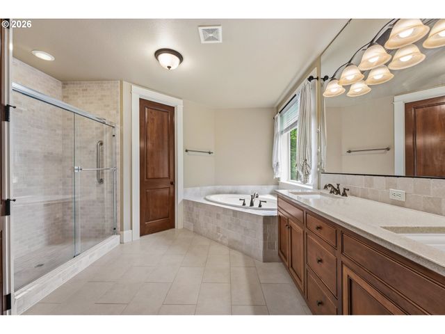 10962 Se PHEASANT RIDGE Dr, Happy Valley, OR 97086