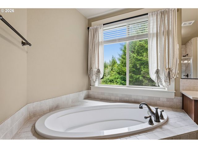 10962 Se PHEASANT RIDGE Dr, Happy Valley, OR 97086