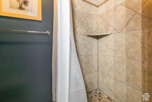 533 W VALLEY DR, Centerville, UT 84014