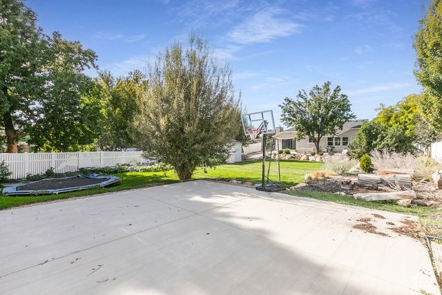 533 W VALLEY DR, Centerville, UT 84014