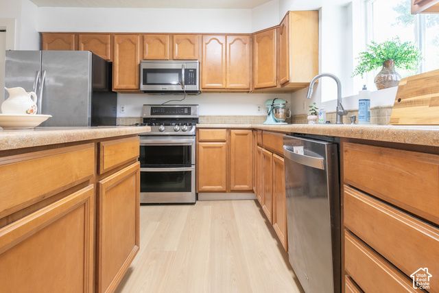 533 W VALLEY DR, Centerville, UT 84014