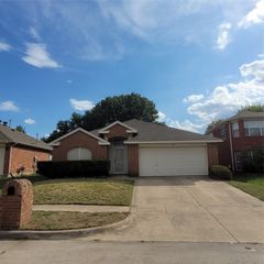 825 Stafford Station Drive, Saginaw, TX 76131