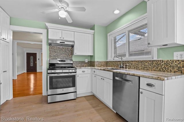 111 E Tacoma Street, Clawson, MI 48017
