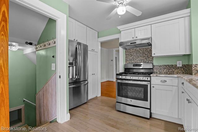 111 E Tacoma Street, Clawson, MI 48017