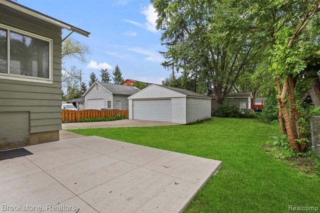 111 E Tacoma Street, Clawson, MI 48017