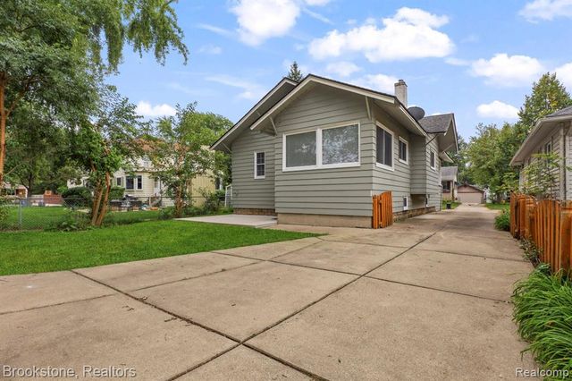 111 E Tacoma Street, Clawson, MI 48017