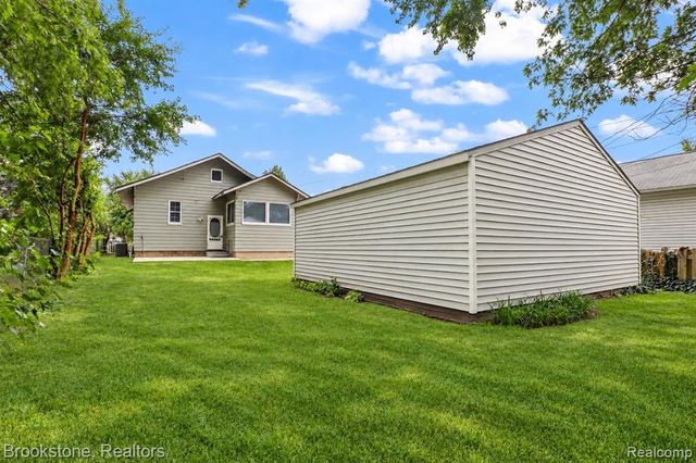 111 E Tacoma Street, Clawson, MI 48017