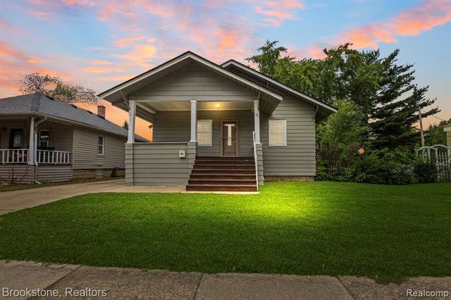 111 E Tacoma Street, Clawson, MI 48017