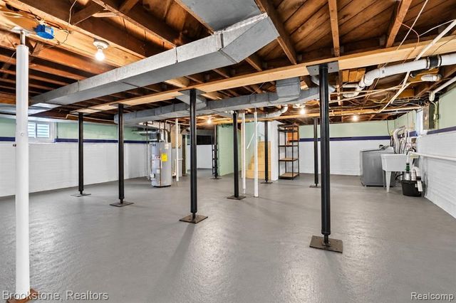 111 E Tacoma Street, Clawson, MI 48017