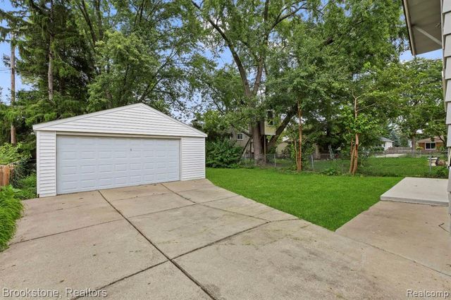 111 E Tacoma Street, Clawson, MI 48017