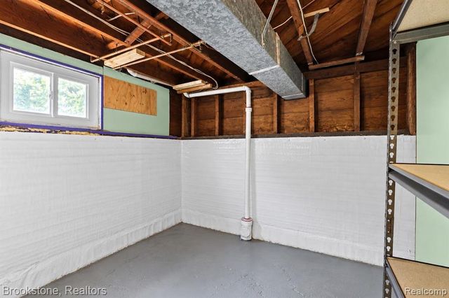 111 E Tacoma Street, Clawson, MI 48017