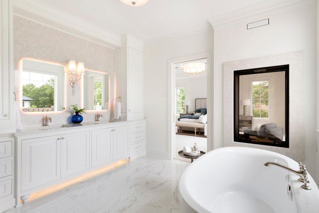 3941x White Oak Lane, Chanhassen, MN 55331