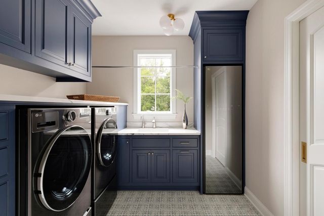 3941x White Oak Lane, Chanhassen, MN 55331