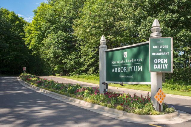 3941x White Oak Lane, Chanhassen, MN 55331