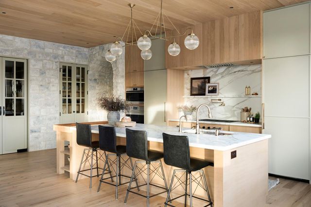 3941x White Oak Lane, Chanhassen, MN 55331