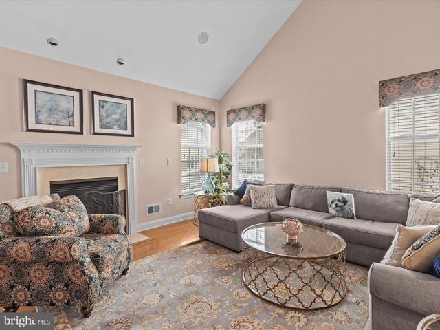 6 MARBELLA CT, Hamilton, NJ 08691