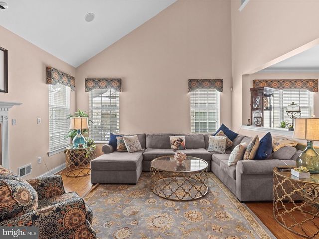 6 MARBELLA CT, Hamilton, NJ 08691