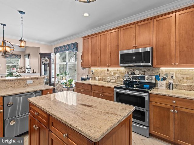 6 MARBELLA CT, Hamilton, NJ 08691