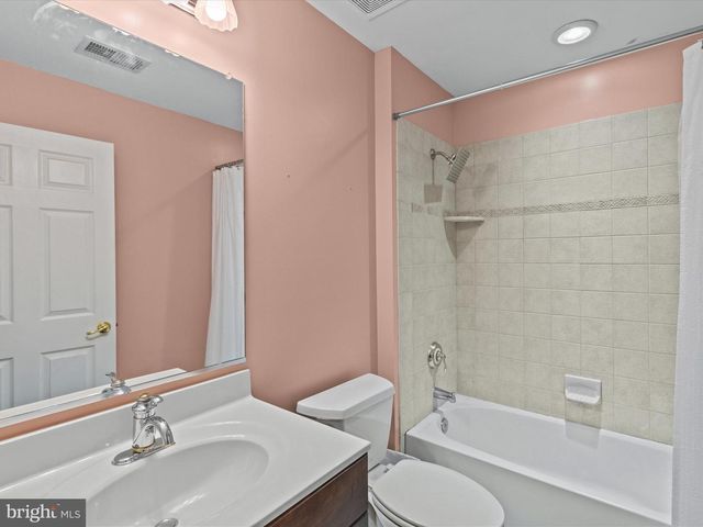 6 MARBELLA CT, Hamilton, NJ 08691