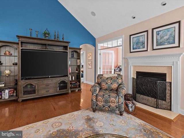 6 MARBELLA CT, Hamilton, NJ 08691