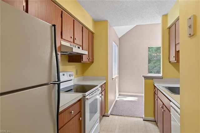 298 Nantucket PL, Newport News, VA 23606