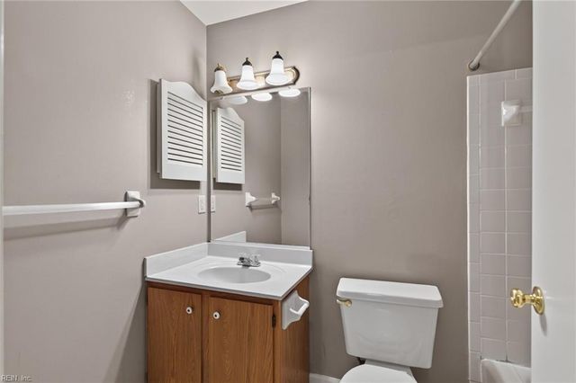 298 Nantucket PL, Newport News, VA 23606