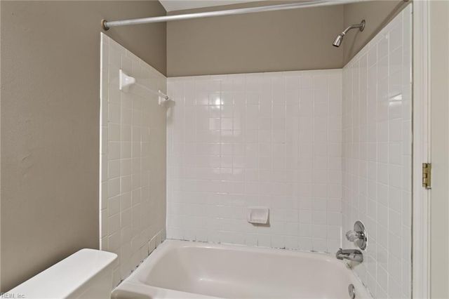 298 Nantucket PL, Newport News, VA 23606