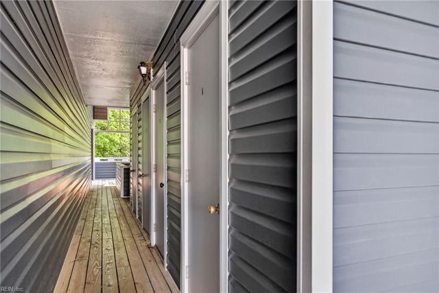 298 Nantucket PL, Newport News, VA 23606