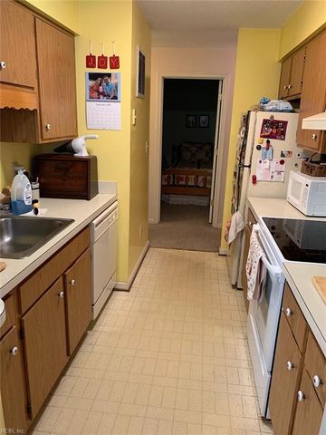 298 Nantucket PL, Newport News, VA 23606