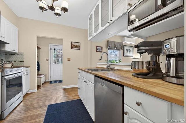 66 Cocks Lane, Locust Valley, NY 11560