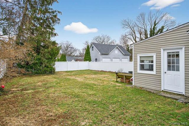 66 Cocks Lane, Locust Valley, NY 11560