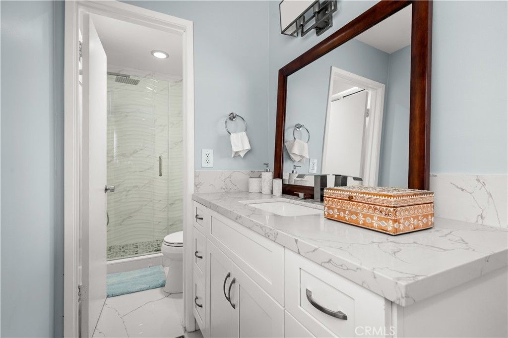 Image 16 of property listing at 805 Ocean 4, Seal Beach, CA 90740