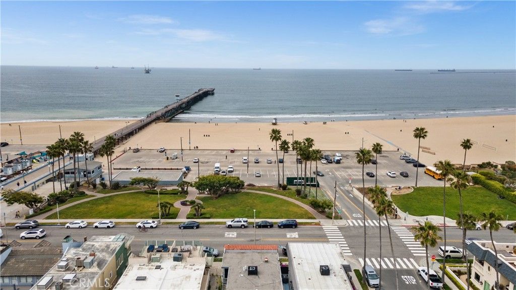 Image 20 of property listing at 805 Ocean 4, Seal Beach, CA 90740